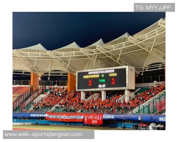 媒体人称赞山东队团结一致的精神和顽强拼搏的决心是成功的关键因素